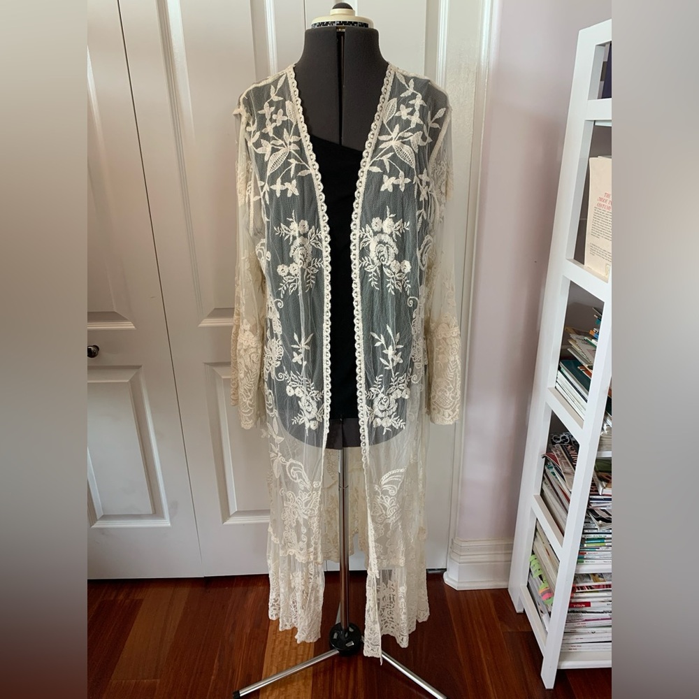 Women’s Long Cream Colored Lacey Cardigan w/ Floral Print Size Large